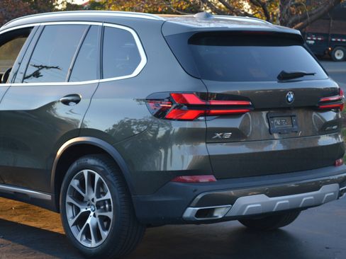 Certified 2025 BMW X5 xDrive40i w/ Premium Package image 3