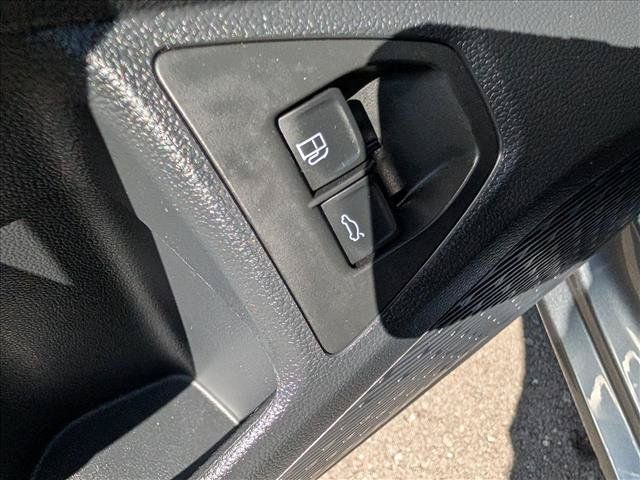 Certified 2023 Volkswagen Jetta SE w/ Panoramic Sunroof Package FWD image 28