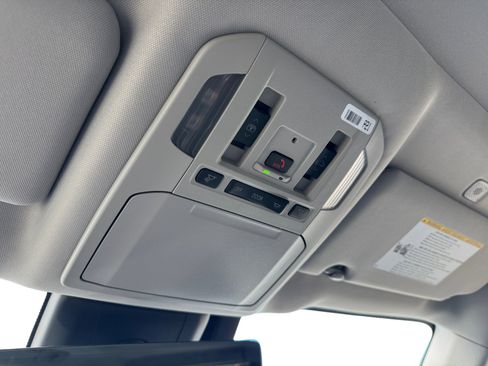 New 2026 Toyota Highlander Platinum AWD/4WD image 17