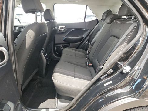 Used 2025 Hyundai Venue SEL FWD image 17