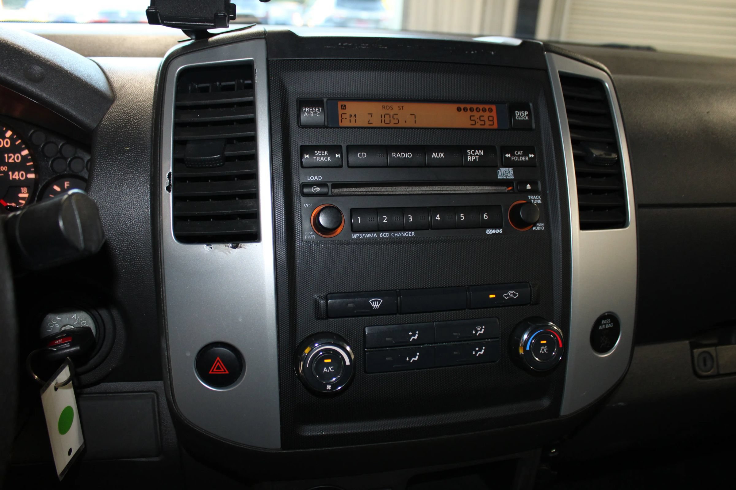 Used 2012 Nissan Frontier SV w/ SV Premium Utility Pkg RWD image 15