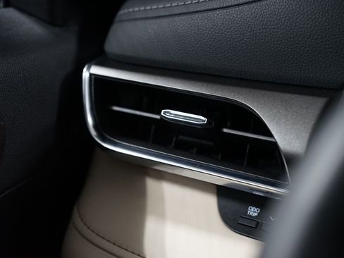 Used 2024 Toyota Highlander Limited image 26