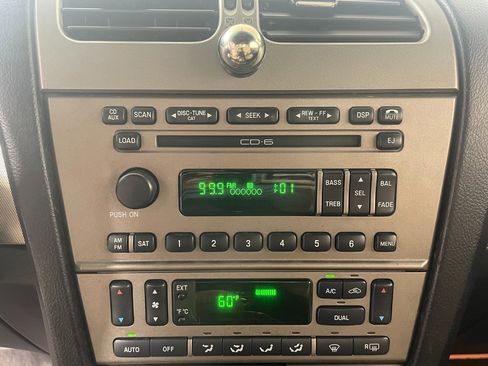 Used 2005 Ford Thunderbird Base image 19