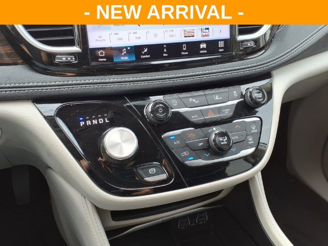 Used 2024 Chrysler Pacifica Limited FWD image 24