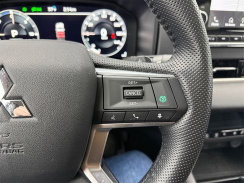 Used 2024 Mitsubishi Outlander 4WD Plug-In Hybrid image 35