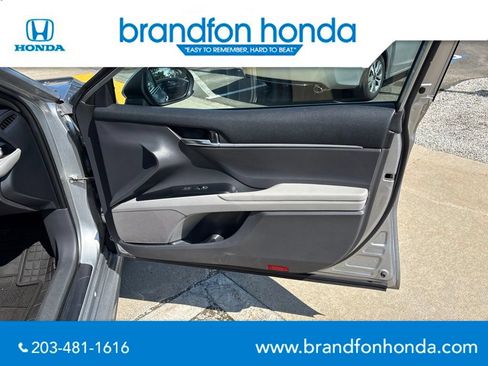 Used 2020 Toyota Camry SE FWD image 8