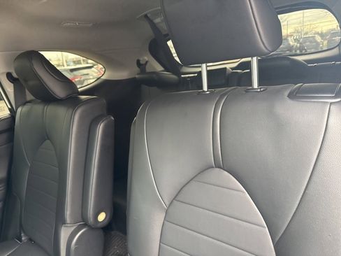 Used 2020 Toyota Highlander XLE image 15