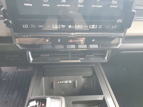 New 2026 GMC Hummer EV SUV AWD/4WD image 44