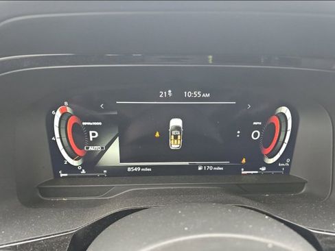 Used 2025 Nissan Pathfinder Platinum image 3