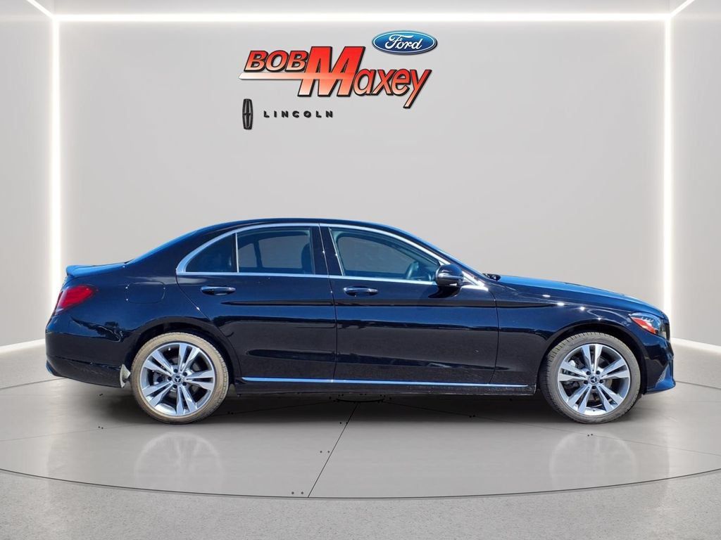 Used 2019 Mercedes-Benz C 300 4MATIC Sedan image 4