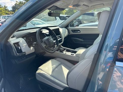 Used 2026 Nissan Pathfinder SL w/ SL Premium Package AWD/4WD image 3