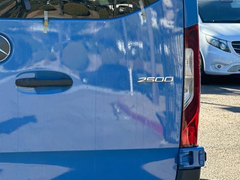 Used 2024 Mercedes-Benz Sprinter 2500 image 33