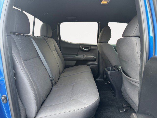Used 2018 Toyota Tacoma TRD Sport AWD/4WD image 12