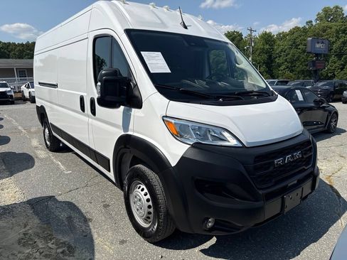 Used 2025 RAM ProMaster 2500 w/ Convenience Group FWD image 2