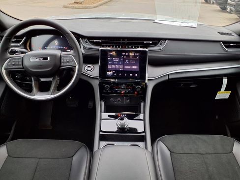 New 2025 Jeep Grand Cherokee L Altitude RWD image 7
