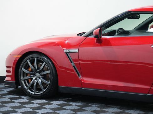 Used 2013 Nissan GT-R Premium image 19