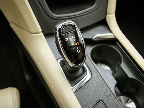 Used 2017 Cadillac XT5 Luxury w/ Driver Awareness Package image 21