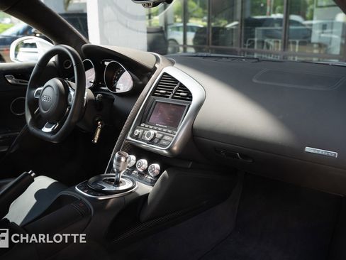 Used 2010 Audi R8 V10 AWD/4WD image 5