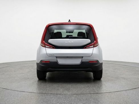 Used 2025 Kia Soul LX w/ LX Technology Package FWD image 7