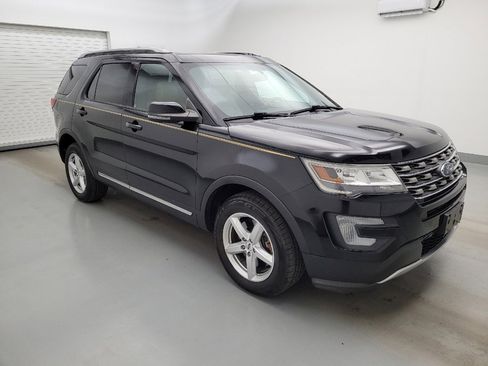 Used 2017 Ford Explorer XLT w/ Equipment Group 202A AWD/4WD image 11