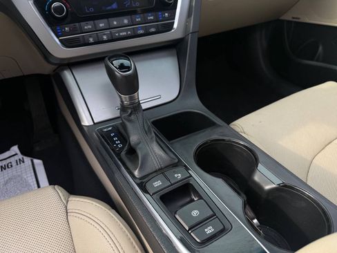 Used 2017 Hyundai Sonata Limited w/ Ultimate Package 04 FWD image 16