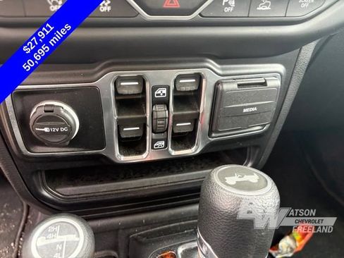 Used 2021 Jeep Wrangler Unlimited Sahara w/ Uconnect 4C Nav & Sound Group AWD/4WD image 19