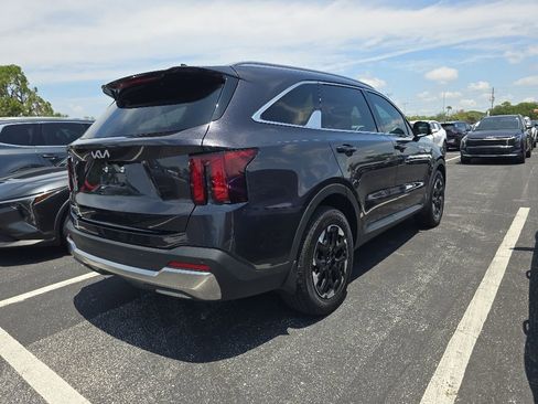 Certified 2025 Kia Sorento S w/ Panoramic Sunroof Package FWD image 10