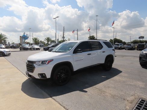 Used 2018 Chevrolet Traverse Premier w/ Redline Edition FWD image 2
