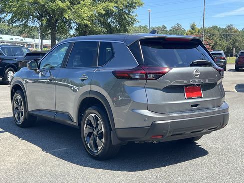 Certified 2026 Nissan Rogue SV FWD image 23