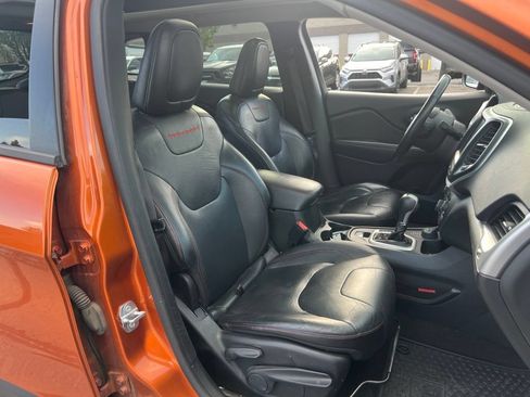 Used 2015 Jeep Cherokee Trailhawk w/ Comfort/Convenience Group AWD/4WD image 19