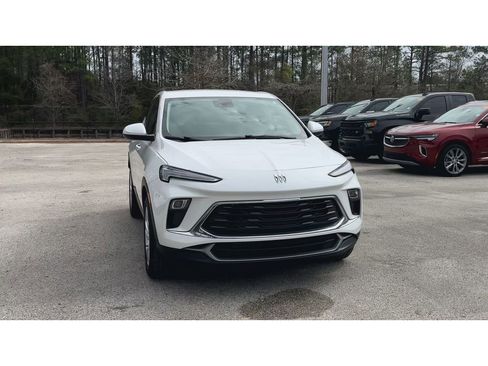 Certified 2024 Buick Encore GX Preferred w/ Comfort Package image 3