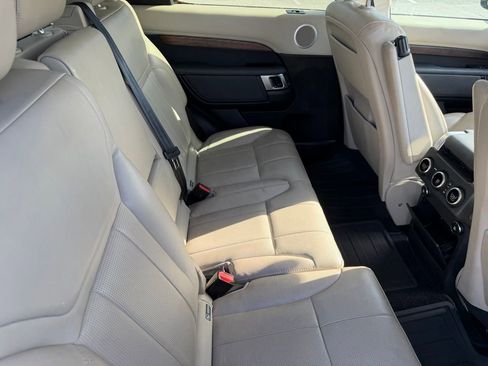 Used 2018 Land Rover Discovery HSE AWD/4WD image 18