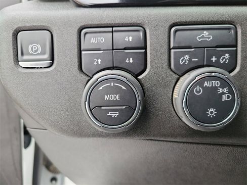 Used 2025 Chevrolet Silverado 1500 LT image 21