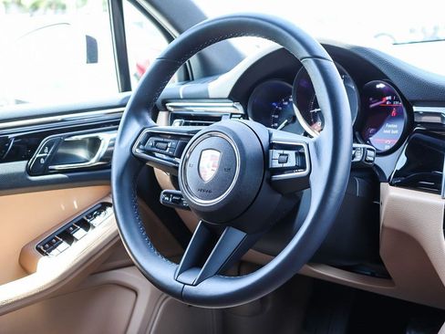 Used 2024 Porsche Macan AWD/4WD image 15
