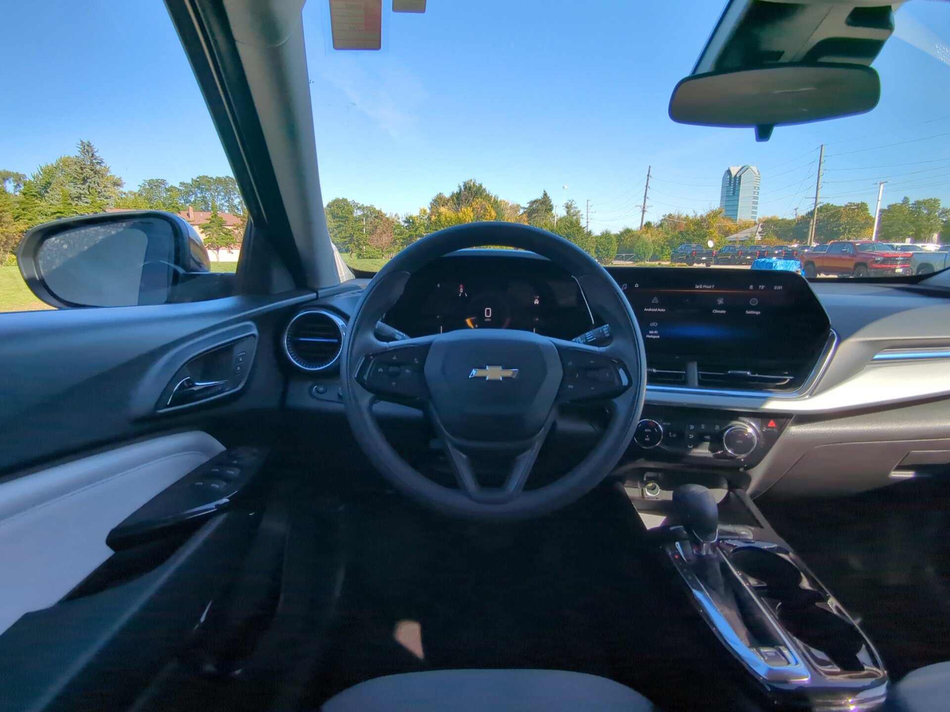 Used 2025 Chevrolet Trax LT FWD image 27