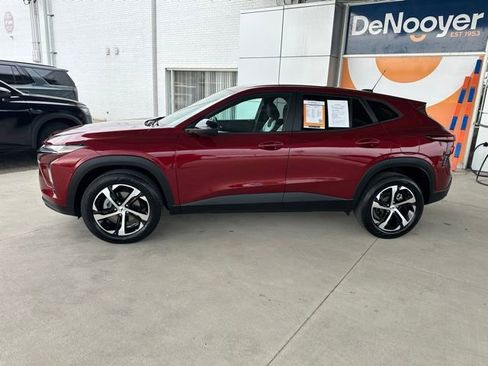 Used 2024 Chevrolet Trax RS w/ Driver Confidence Package FWD image 11
