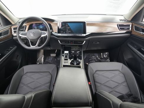 Used 2024 Volkswagen Atlas SE image 39