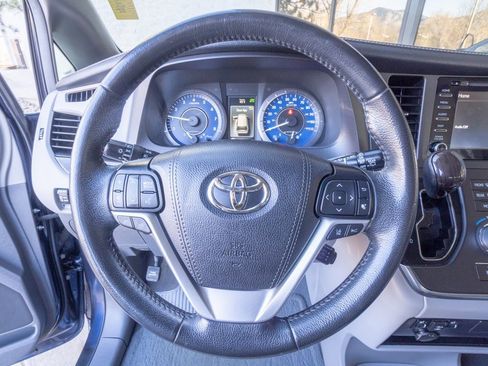 Used 2019 Toyota Sienna AWD image 12