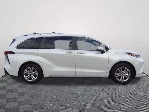 Certified 2023 Toyota Sienna Platinum AWD/4WD image 3
