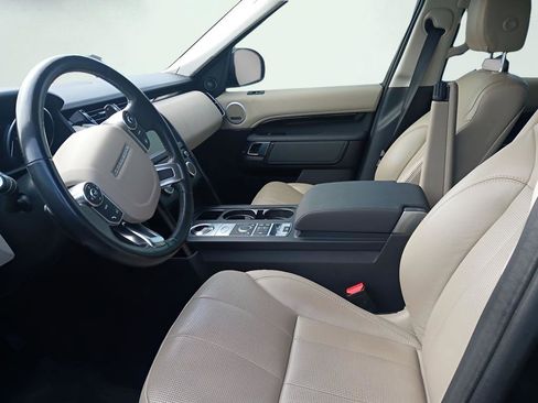 Used 2018 Land Rover Discovery SE image 4