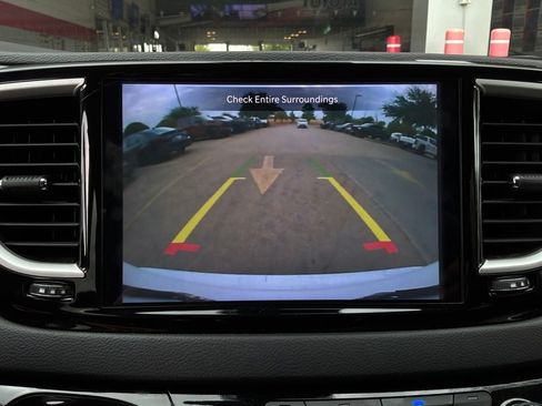 Used 2024 Chrysler Pacifica Touring-L FWD image 40