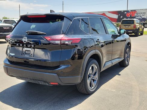 Used 2025 Nissan Rogue SV FWD image 4
