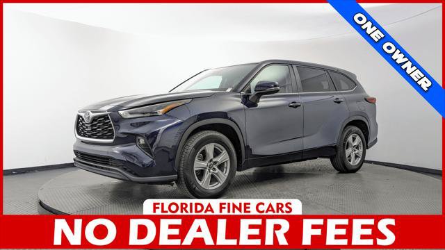 Used 2023 Toyota Highlander LE FWD image 1