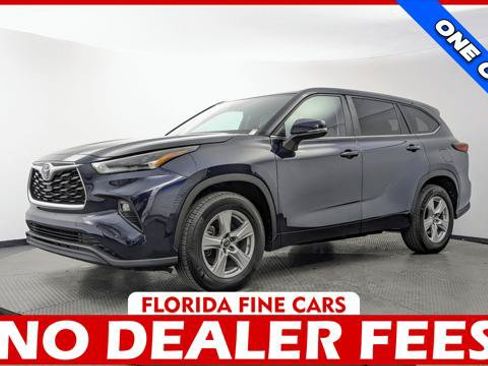 Used 2023 Toyota Highlander LE FWD image 1