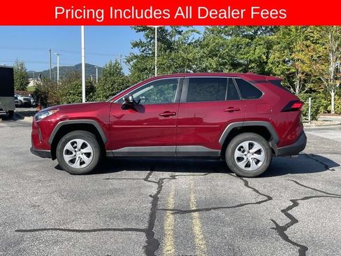Used 2022 Toyota RAV4 LE FWD image 2