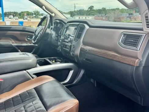 Used 2019 Nissan Titan Platinum Reserve AWD/4WD image 18