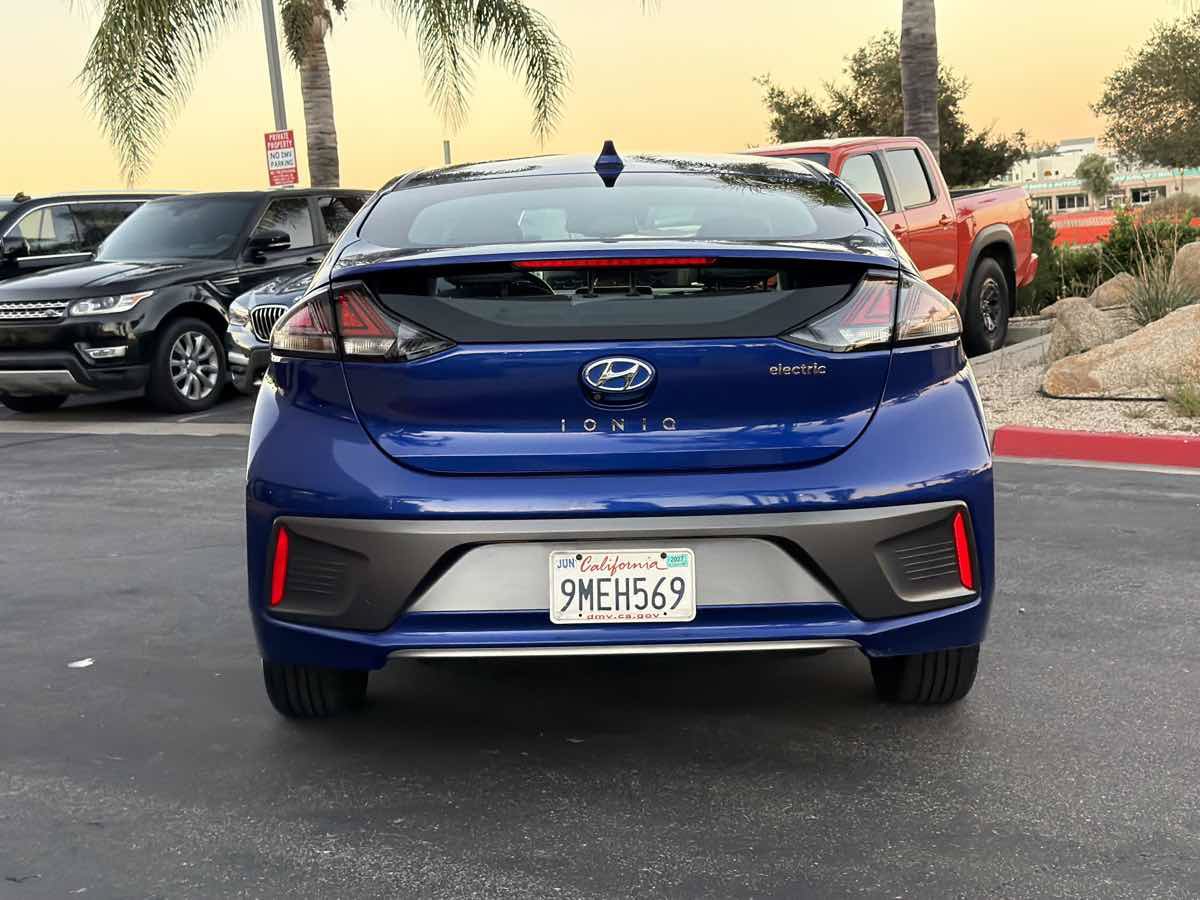 Used 2021 Hyundai Ioniq SE FWD image 14