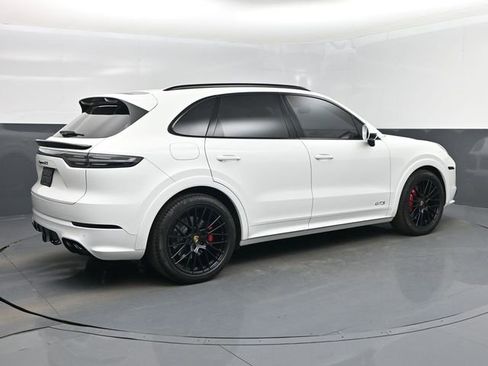 Used 2021 Porsche Cayenne GTS image 3
