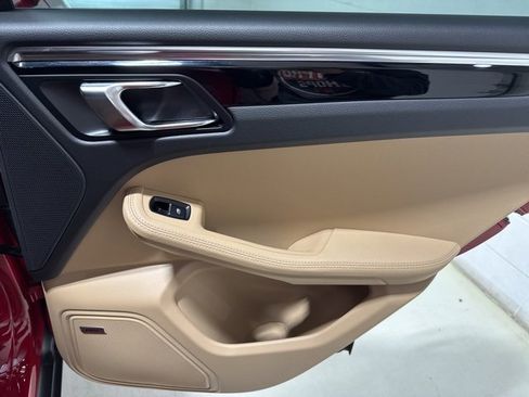 Used 2025 Porsche Macan Turbo image 43