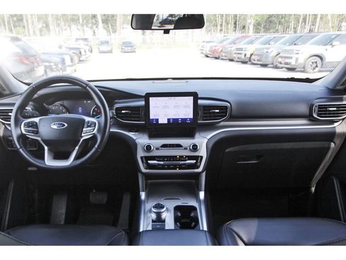 Used 2023 Ford Explorer XLT w/ Equipment Group 202A RWD image 13